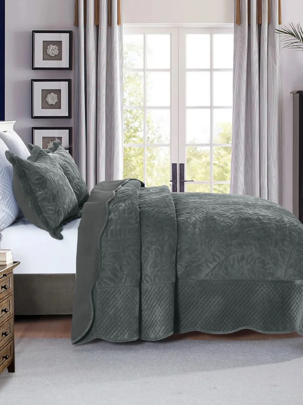 3 PIECE OVERSIZED LUXURY VELVET QUILT SET LEAF EMBROIDERED BEDSPREAD